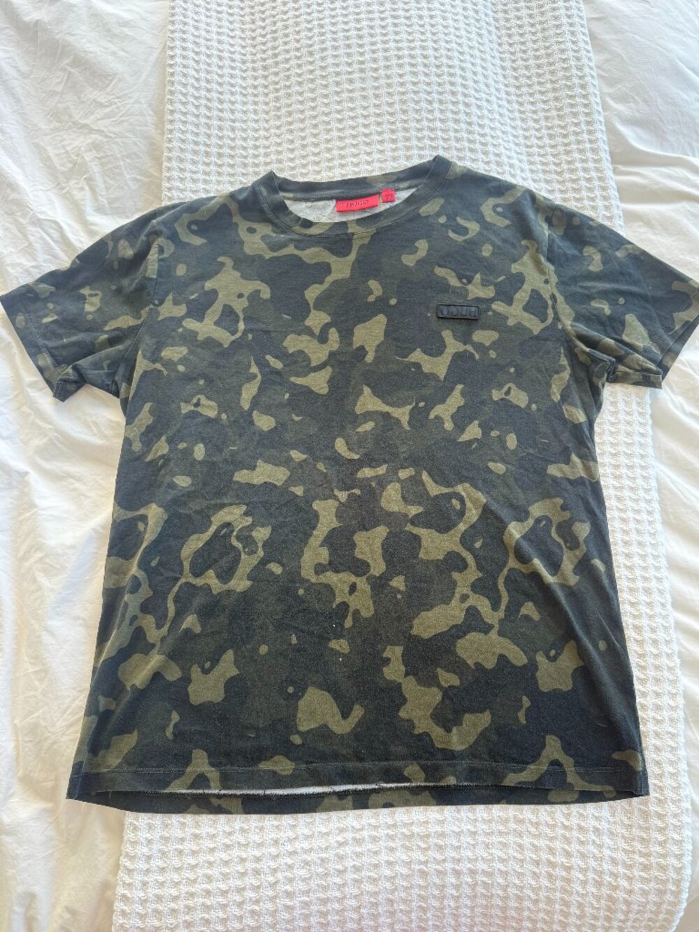 HUGO BOSS - Men's Camouflage T-Shirt Size Medium